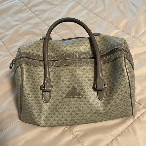 Liz Claiborne Handbags - Liz Claiborne purse